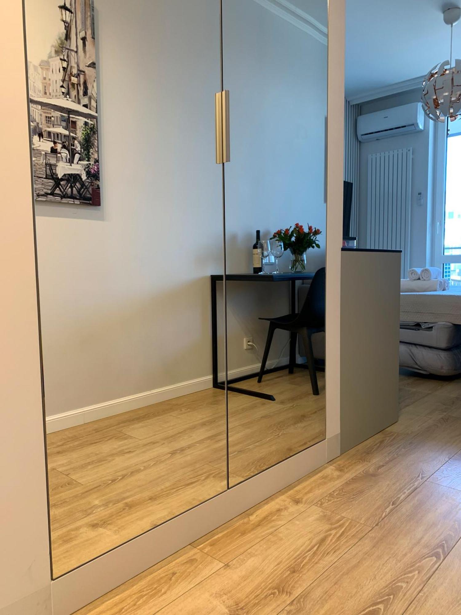 Warsaw Home Suites Екстериор снимка